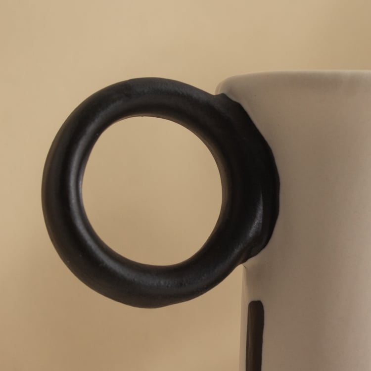 Acroma Est Hae Ceramic Vase