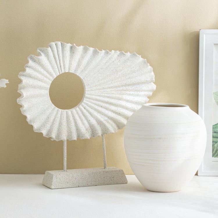Windflower Fluer Polyresin Table Accent