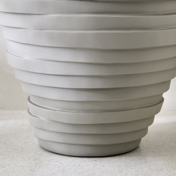 Romo Est Noel Polyresin Vase