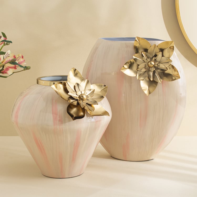Tamaira Colt Metal Floral Vase
