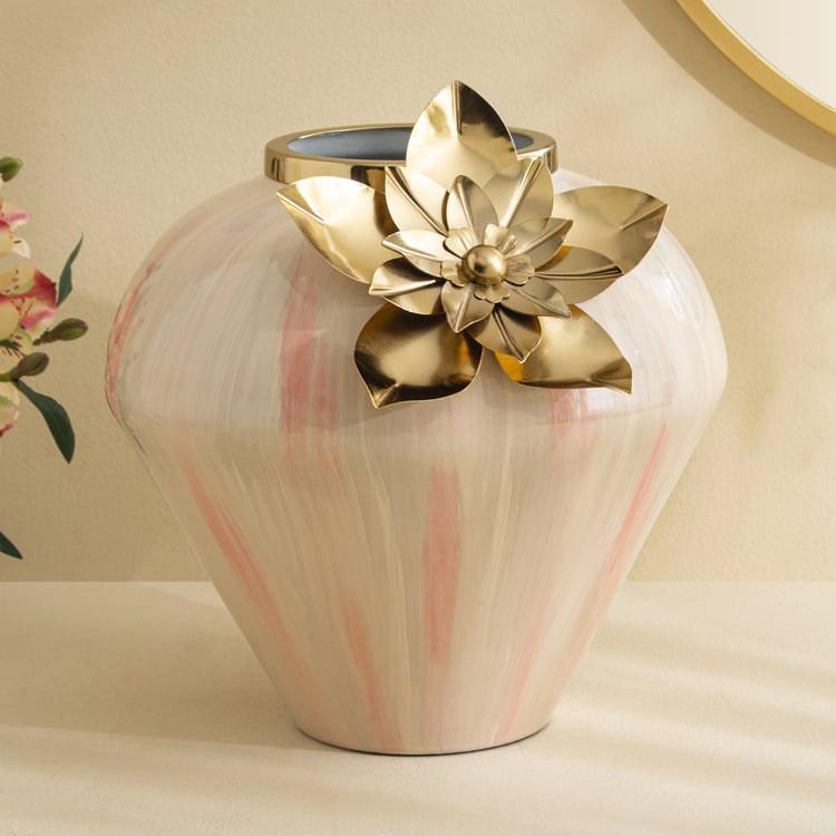 Tamaira Colt Metal Floral Vase
