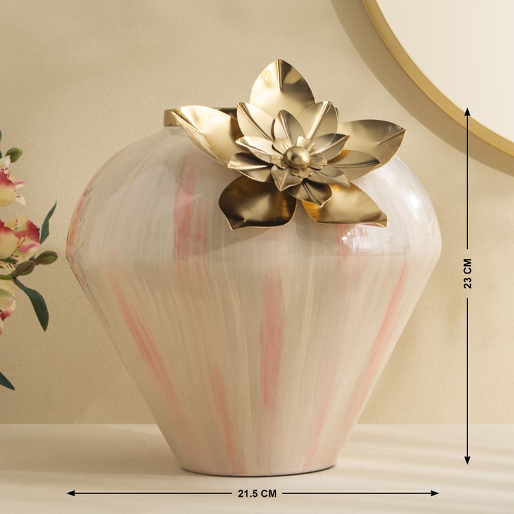 Tamaira Colt Metal Floral Vase