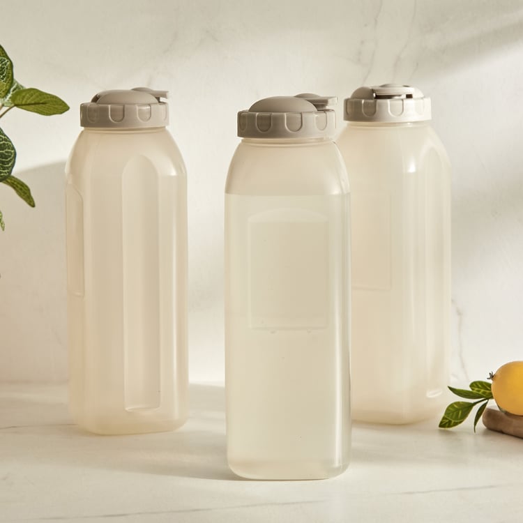 Fiesta Poppy Set of 3 Polypropylene Fridge Bottles - 1.2L