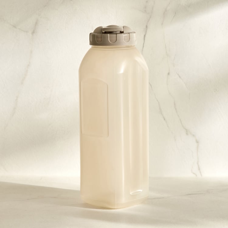 Fiesta Poppy Set of 3 Polypropylene Fridge Bottles - 1.2L