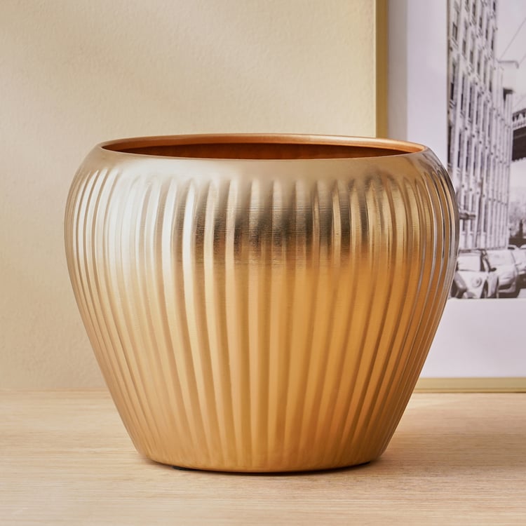 Gloria Amaze Metal Ribbed Planter