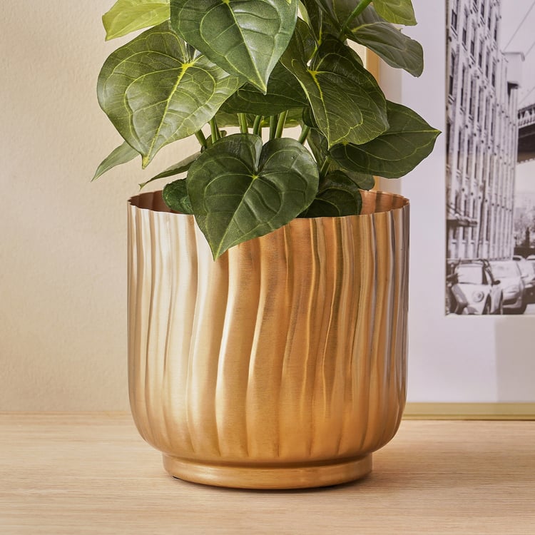 Gloria Amaze Metal Ribbed Planter
