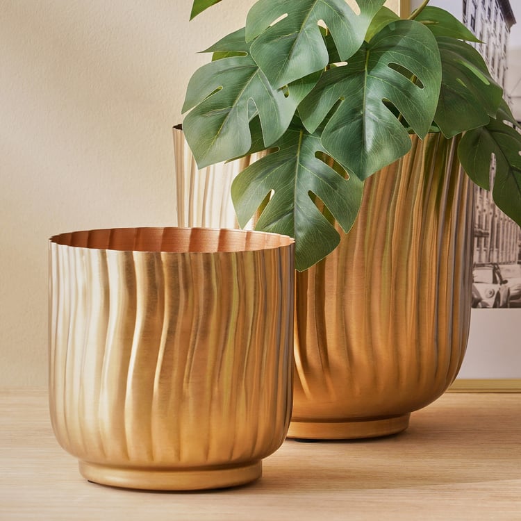 Gloria Amaze Metal Ribbed Planter