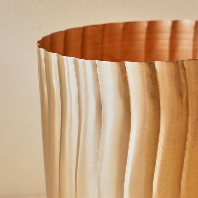 Gloria Amaze Metal Ribbed Planter