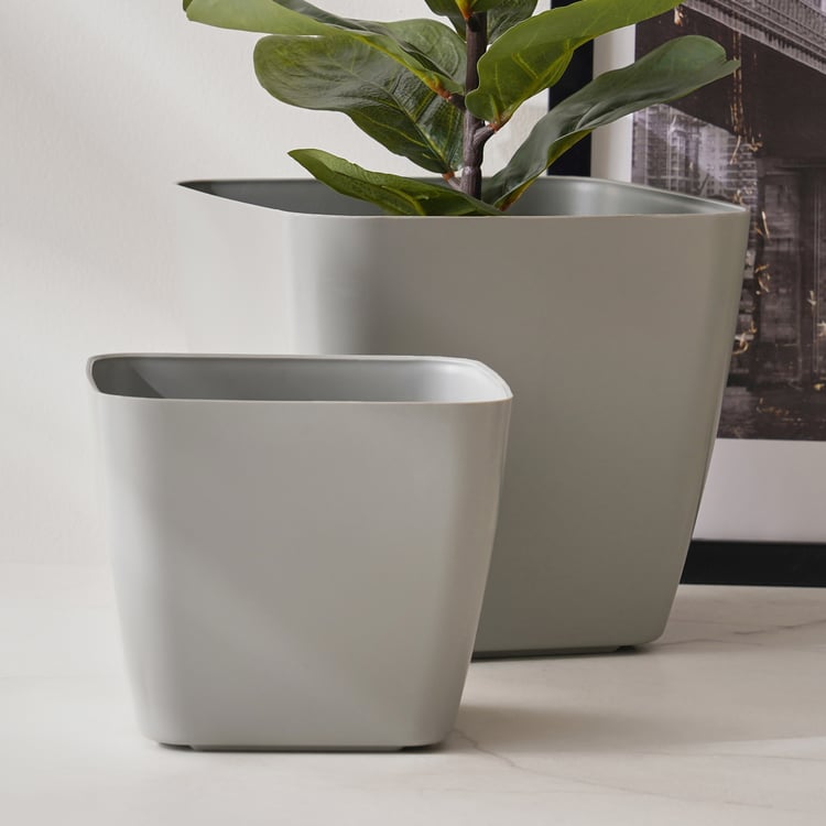 Gloria Requisite Floor Planter
