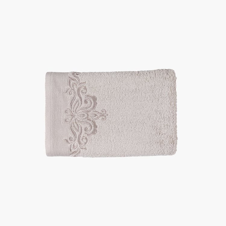 MASPAR Classical Ornate Cotton Embroidered Bath Towel - 140x70cm