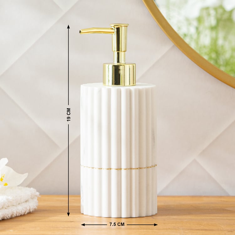 Monique Marco 5Pcs Ribbed Polyresin Bathroom Set