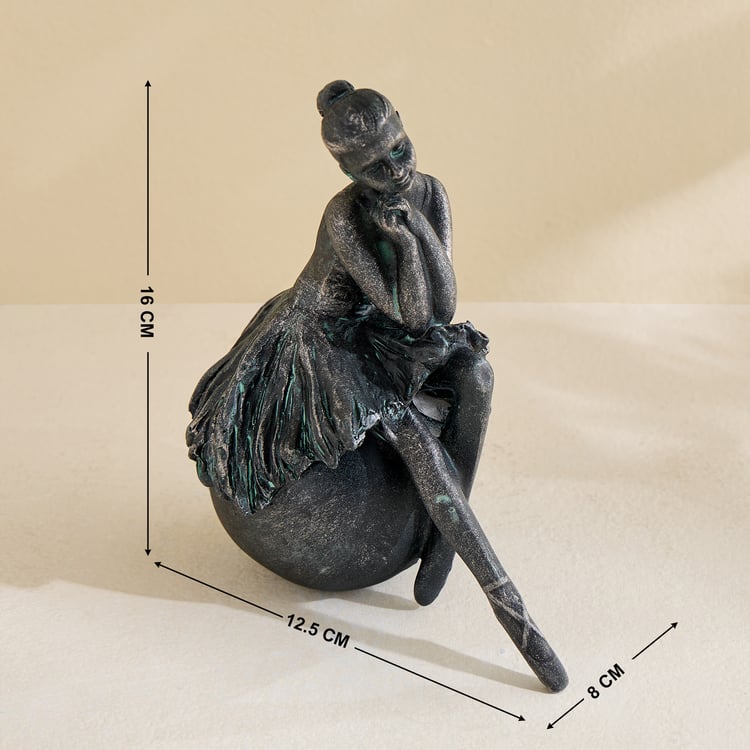 Splendid Barbara Polyresin Lady Figurine