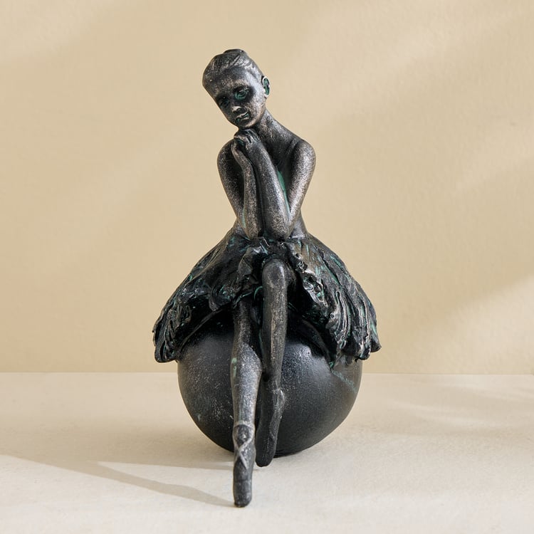Splendid Barbara Polyresin Lady Figurine