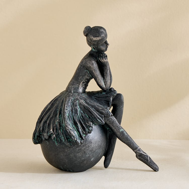 Splendid Barbara Polyresin Lady Figurine