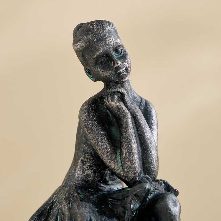 Splendid Barbara Polyresin Lady Figurine