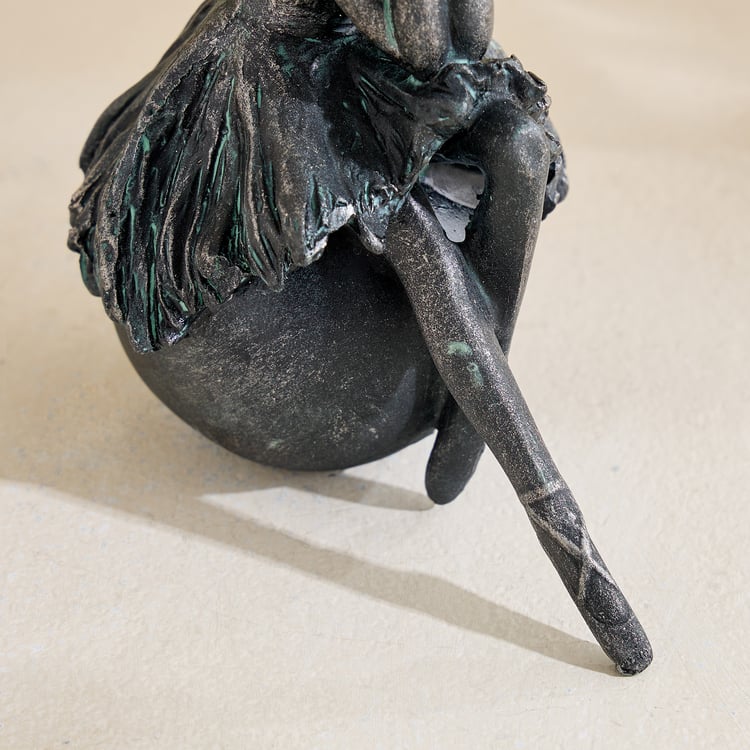 Splendid Barbara Polyresin Lady Figurine