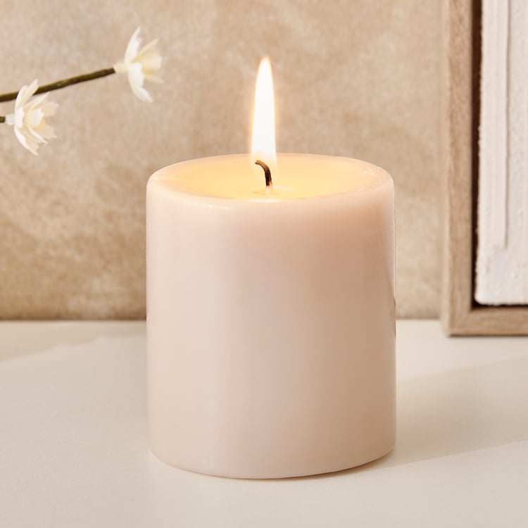 Essentials Lumera Marine Oudh Scented Pillar Candle