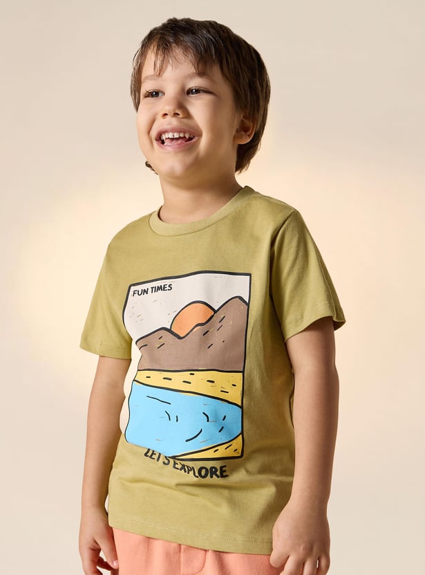 Juniors Graphic Print T-shirt with Short Sleeves