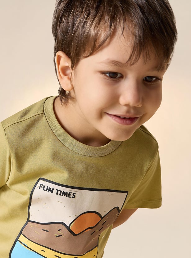 Juniors Graphic Print T-shirt with Short Sleeves
