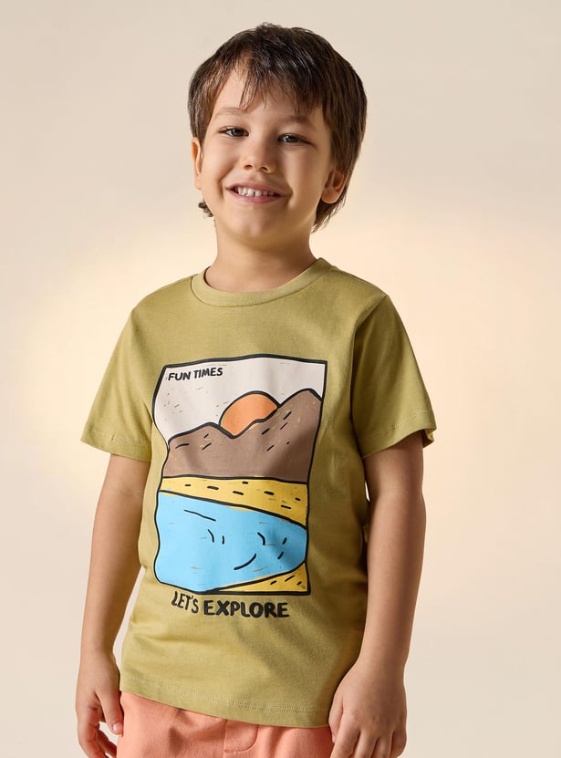 Juniors Graphic Print T-shirt with Short Sleeves
