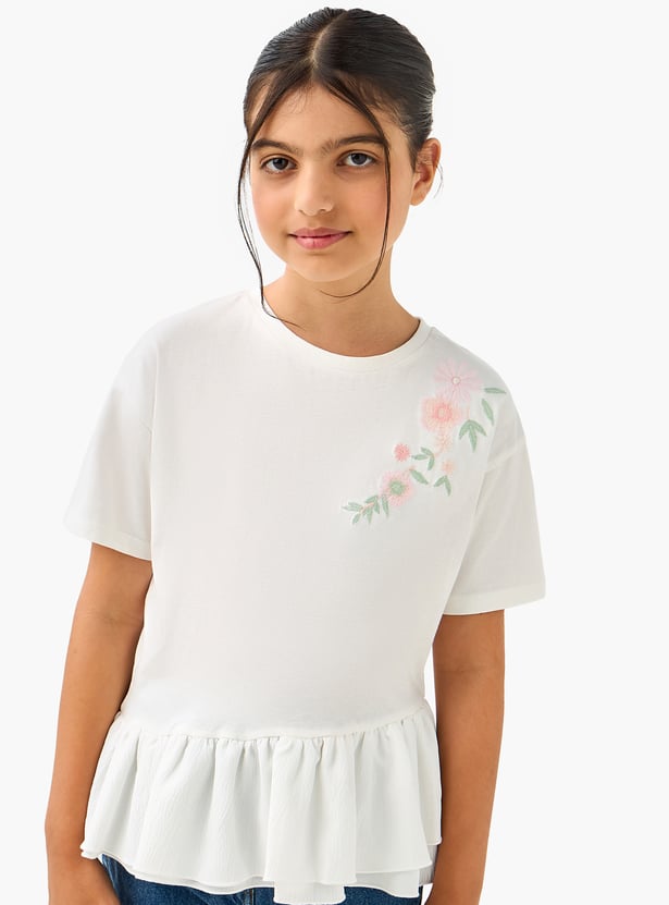 Juniors Floral Embroidered Peplum Top with Short Sleeves