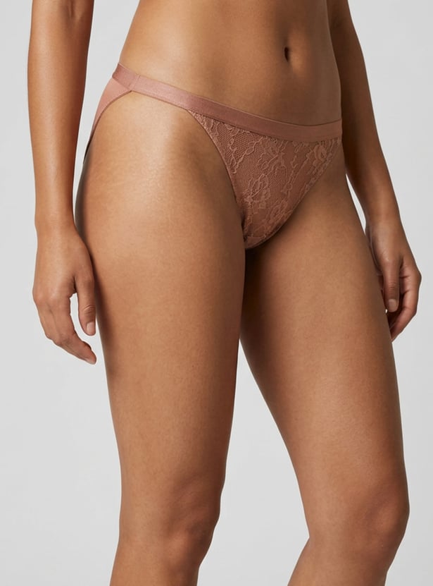 TRIUMPH Lace Thong Panty