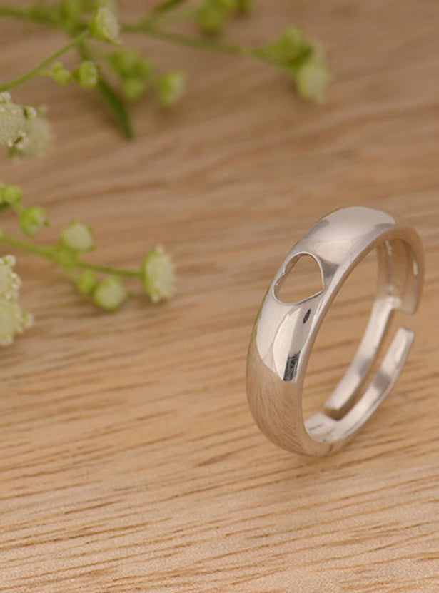 GIVA Sterling Silver Hollow Heart Finger Ring