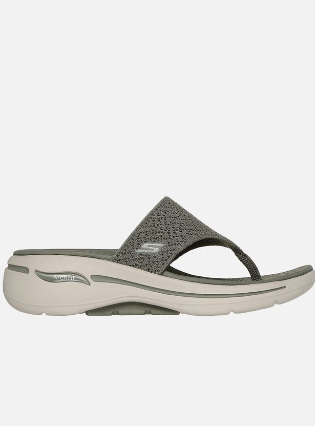 SKECHERS Go Walk Arch Fit Mesh Sandals