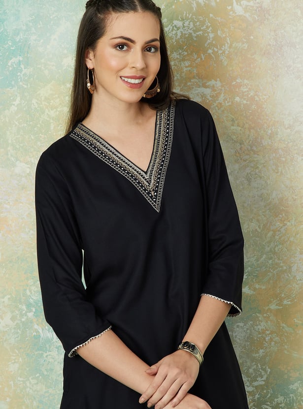 MELANGE Embroidered Straight Kurta