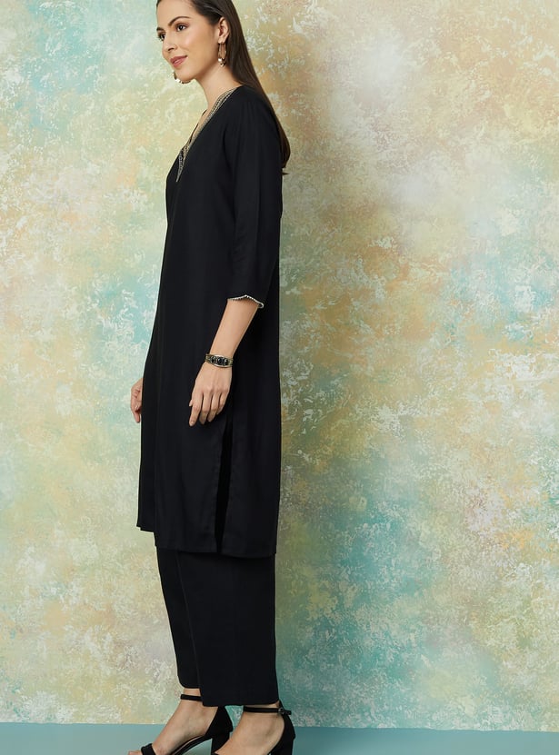 MELANGE Embroidered Straight Kurta