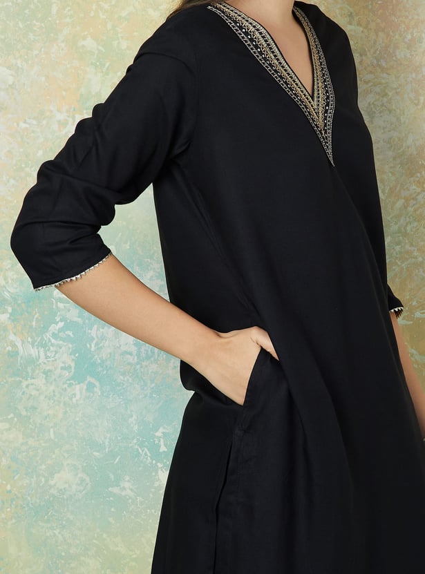 MELANGE Embroidered Straight Kurta