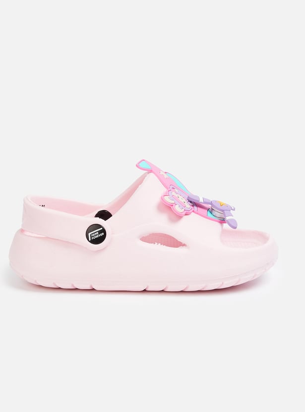 FAME FOREVER Girls Hello Kitty Applique Clogs