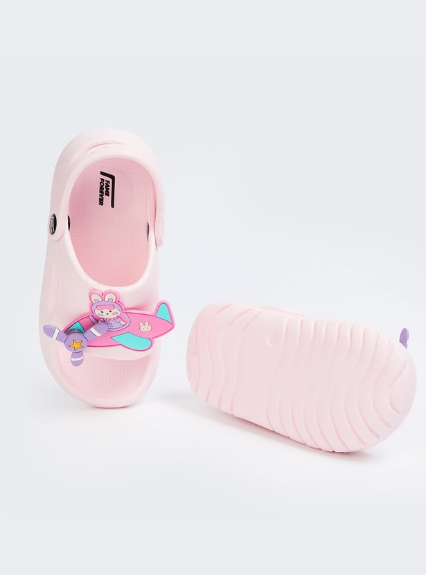 FAME FOREVER Girls Hello Kitty Applique Clogs