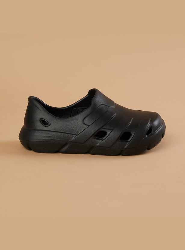 FAME FOREVER Boys Slip-On Clogs
