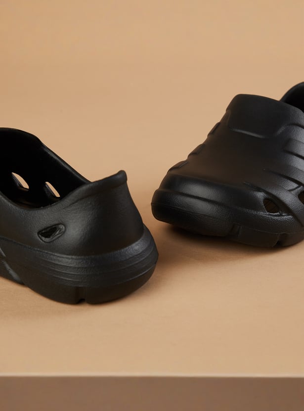 FAME FOREVER Boys Slip-On Clogs