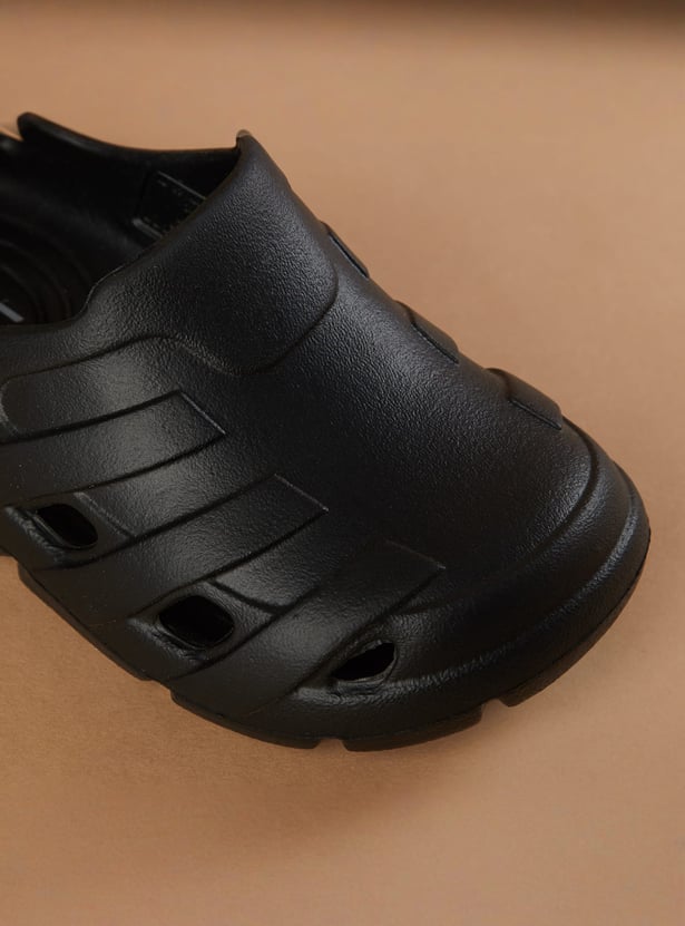 FAME FOREVER Boys Slip-On Clogs