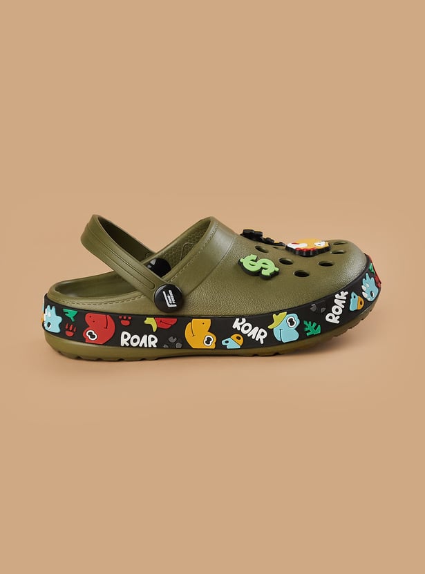 FAME FOREVER Boys Appliqued Clogs