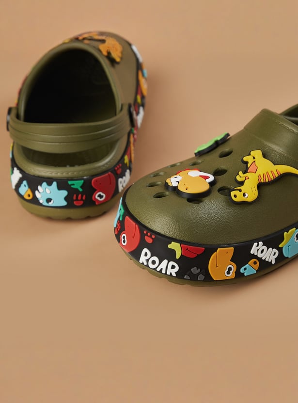 FAME FOREVER Boys Appliqued Clogs