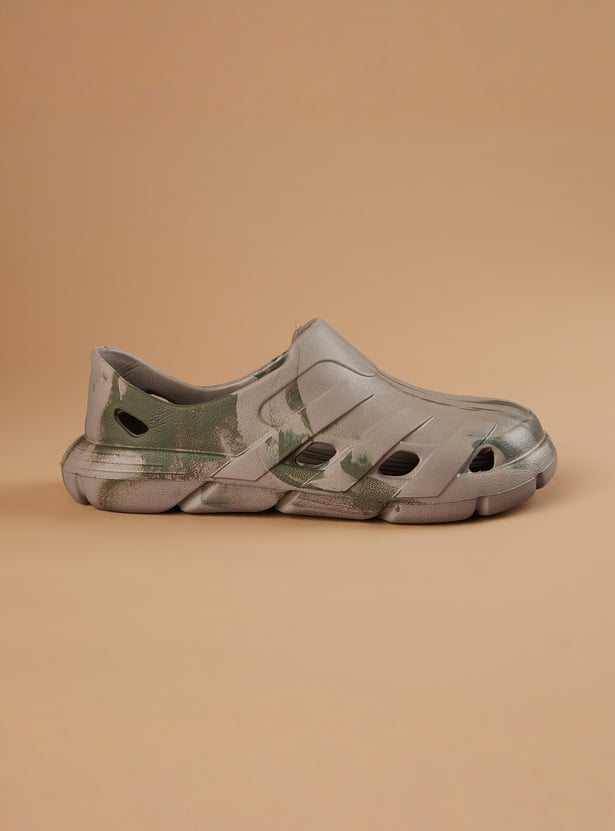 FAME FOREVER Boys Marble Print Slip-On Clogs