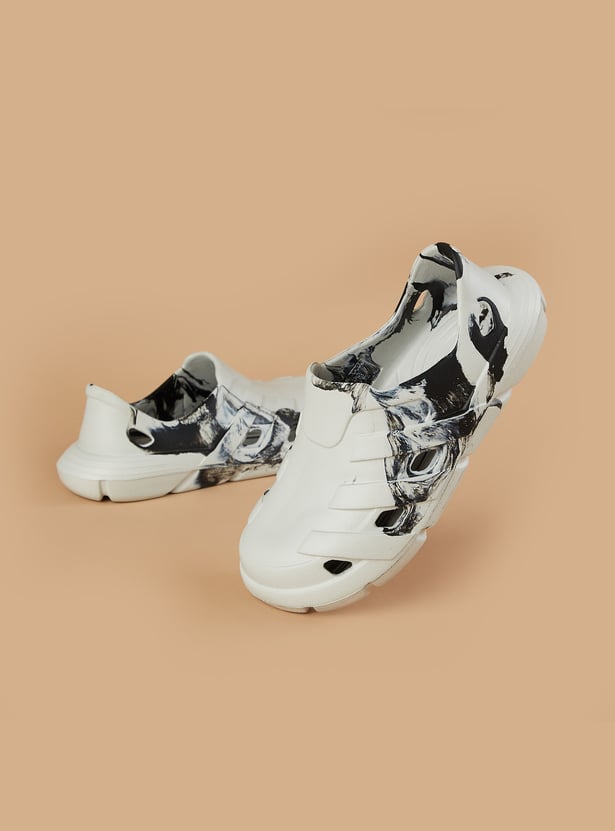 FAME FOREVER Boys Marble Print Slip-On Clogs