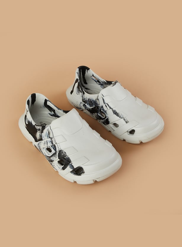 FAME FOREVER Boys Marble Print Slip-On Clogs