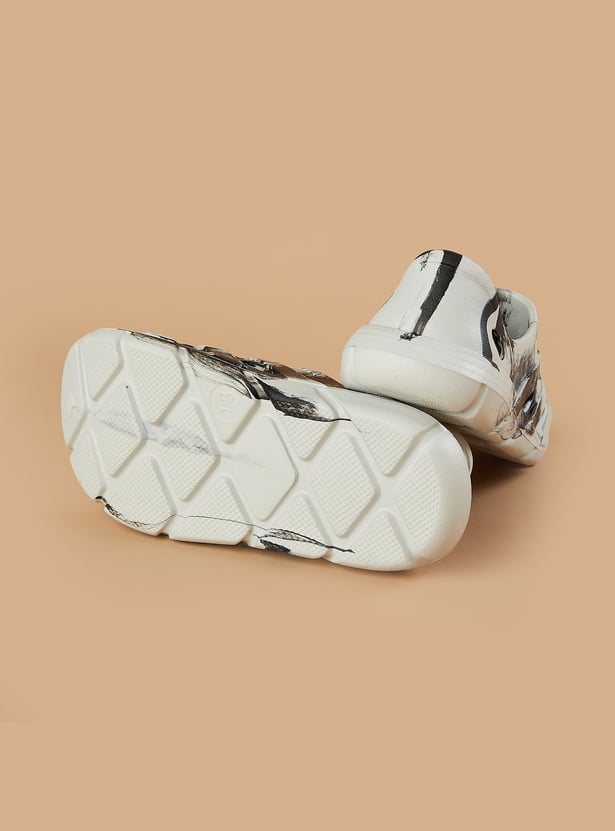 FAME FOREVER Boys Marble Print Slip-On Clogs