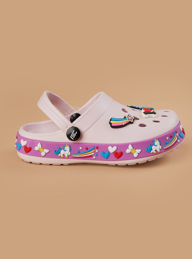 FAME FOREVER Girls Appliqued Clogs