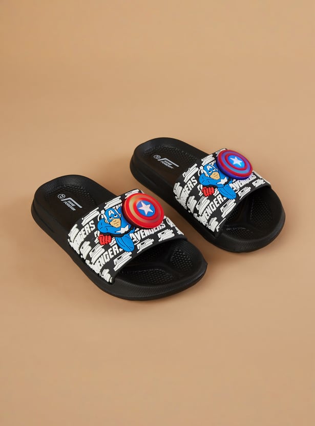 FAME FOREVER Boys Captain America Applique Sliders