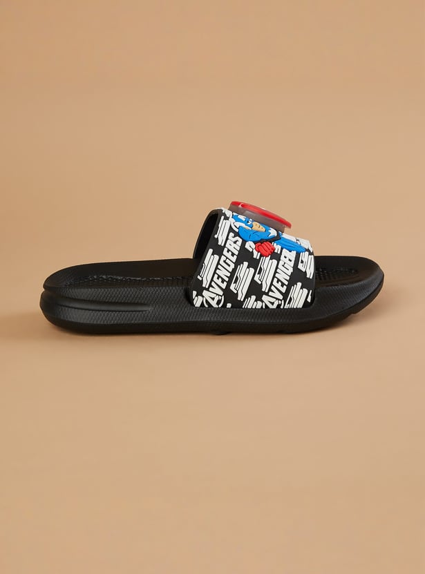 FAME FOREVER Boys Captain America Applique Sliders
