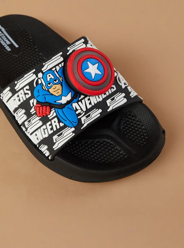 FAME FOREVER Boys Captain America Applique Sliders