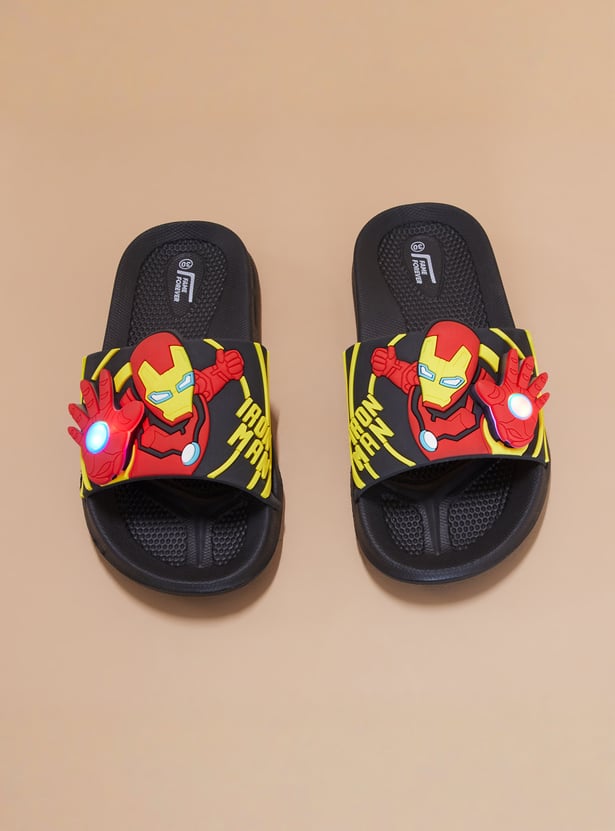 FAME FOREVER Boys Ironman Appliqued Sliders