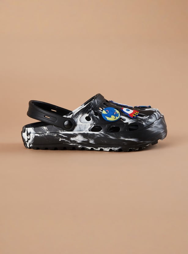 FAME FOREVER Boys Printed Clogs