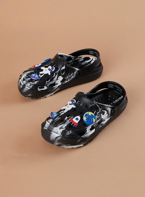 FAME FOREVER Boys Printed Clogs
