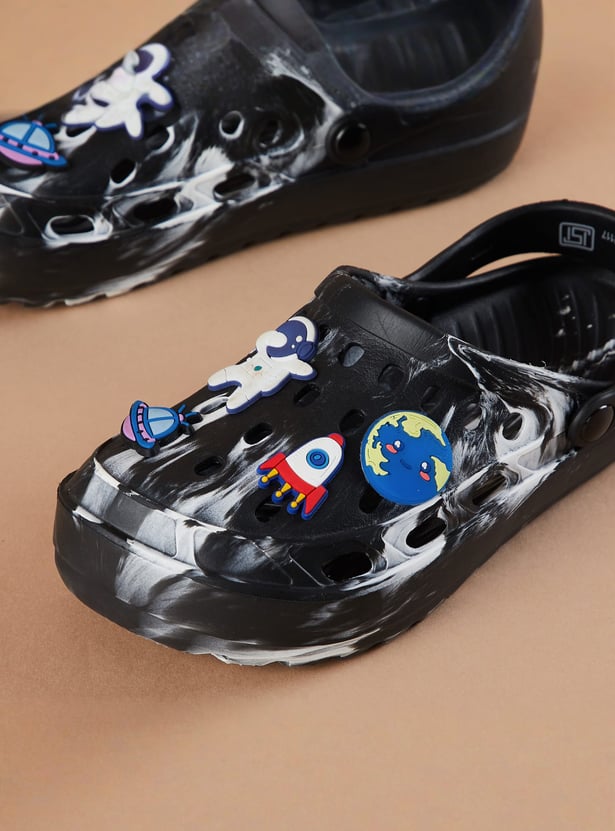 FAME FOREVER Boys Printed Clogs